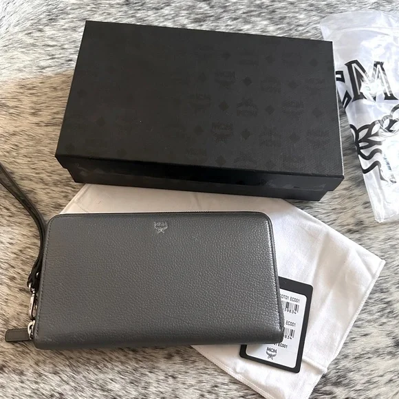 MCM Ottomar Large Wallet - Picture 1 of 7